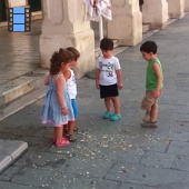 2013 Split.Adrian speelt met kinderen.0.web